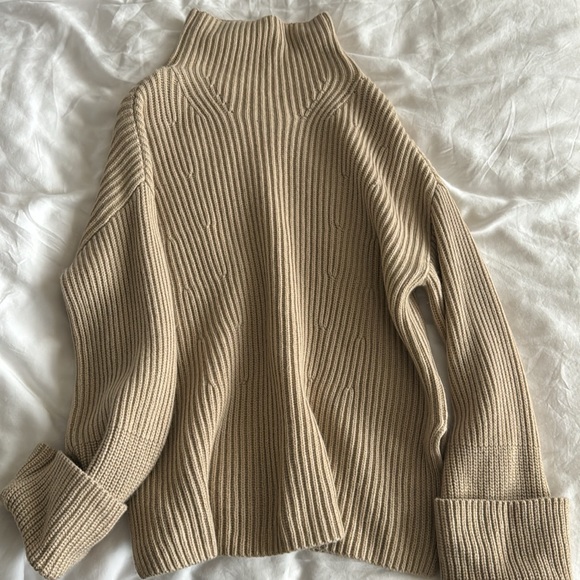 Banana Republic Sweaters - Banana Republic Cashmere Sweater